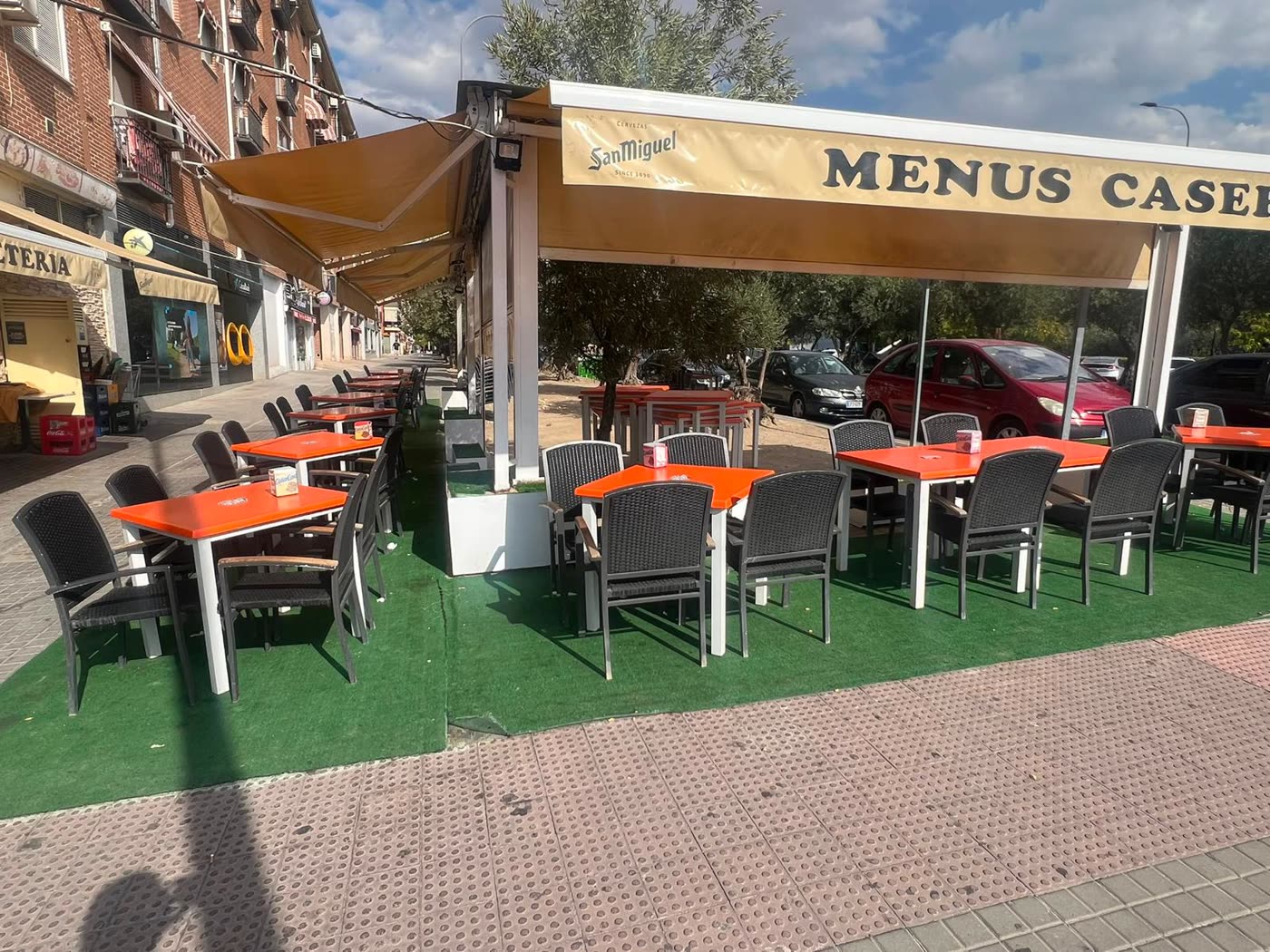 Terraza de Cafetería Dallas en el Paseo del Deleite