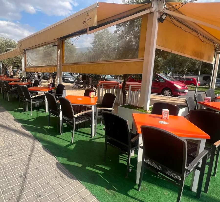 Terraza de Cafetería Dallas, otra vista