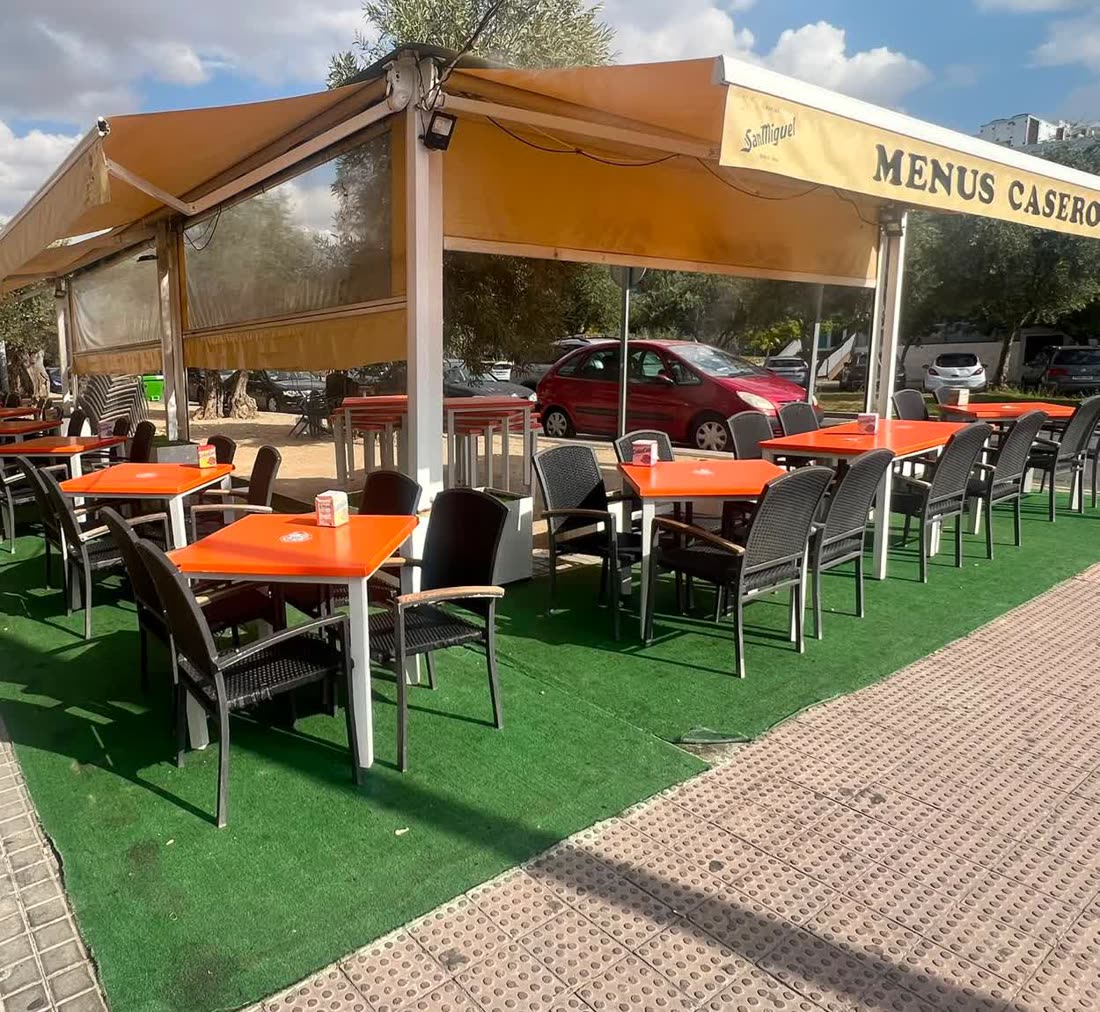 Terraza completa de Cafetería Dallas
